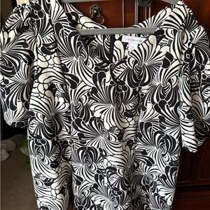 Liz Claiborne black and white  blouse with floral design size 1X